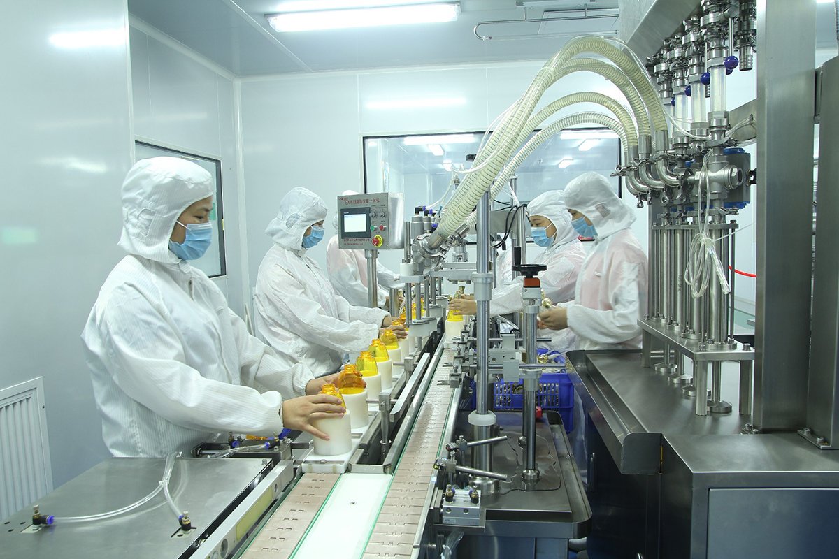 Containers moving along a filling line between production stations